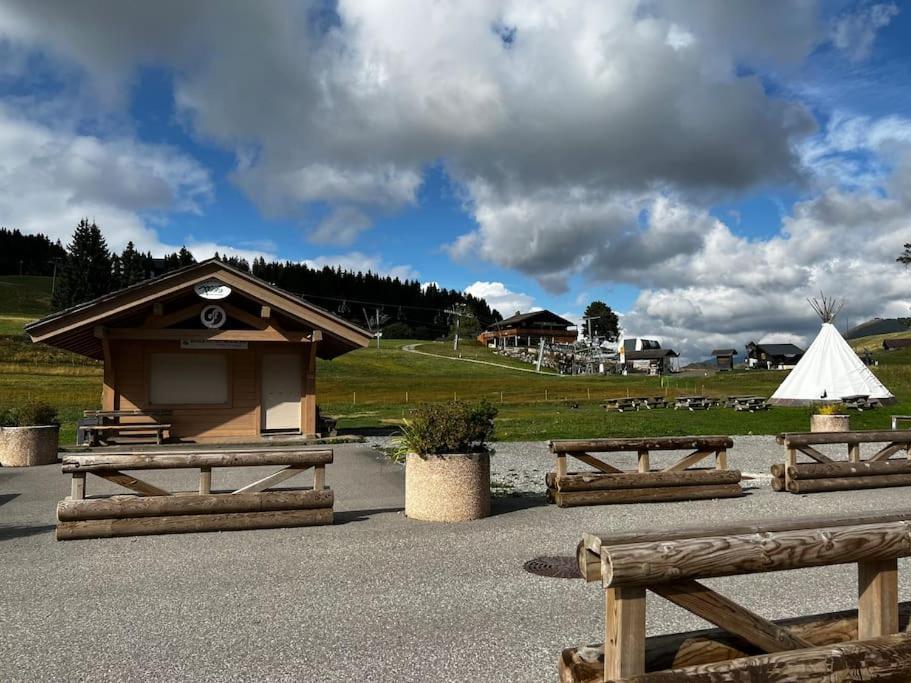 Appartement La Clusaz Avec Terrasse Sur Les Pistes De Ski Manigod Eksteriør billede