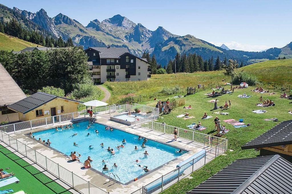 Appartement La Clusaz Avec Terrasse Sur Les Pistes De Ski Manigod Eksteriør billede