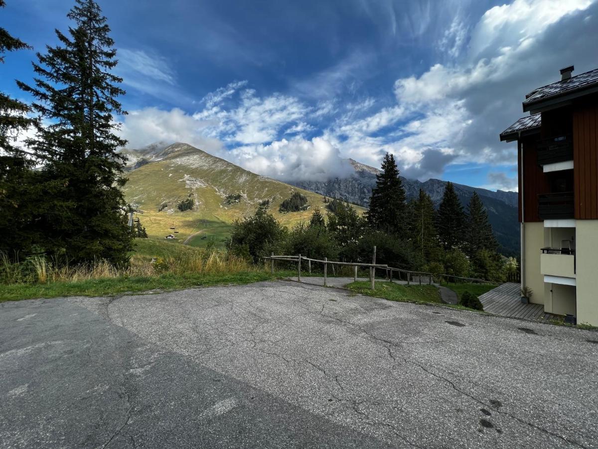Appartement La Clusaz Avec Terrasse Sur Les Pistes De Ski Manigod Eksteriør billede